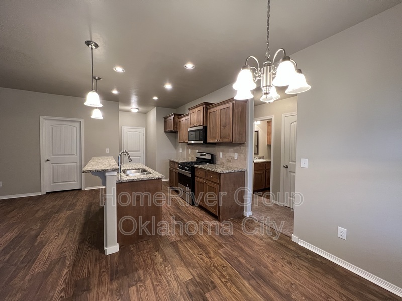 Building Photo - 4712 River Mesa Dr
