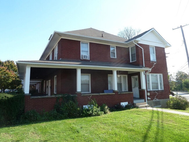 Building Photo - 806 Mulberry Ave