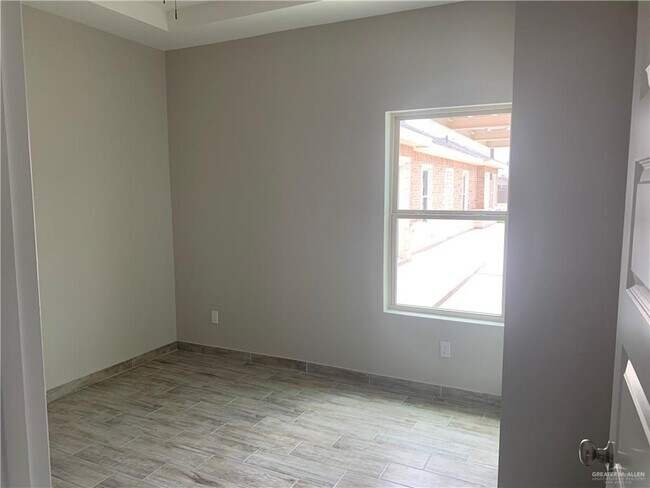 Building Photo - 16 W Harrison Ave