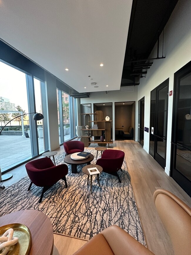 Building Photo - 350 N Canal St