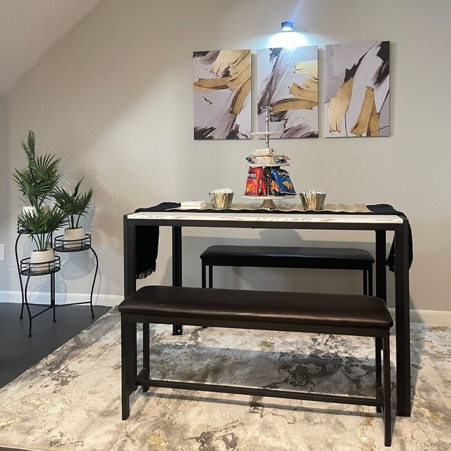 Building Photo - Spacious 2/2 Partially Furnished Close to FSU, FAMU. Available May 1, 2026.