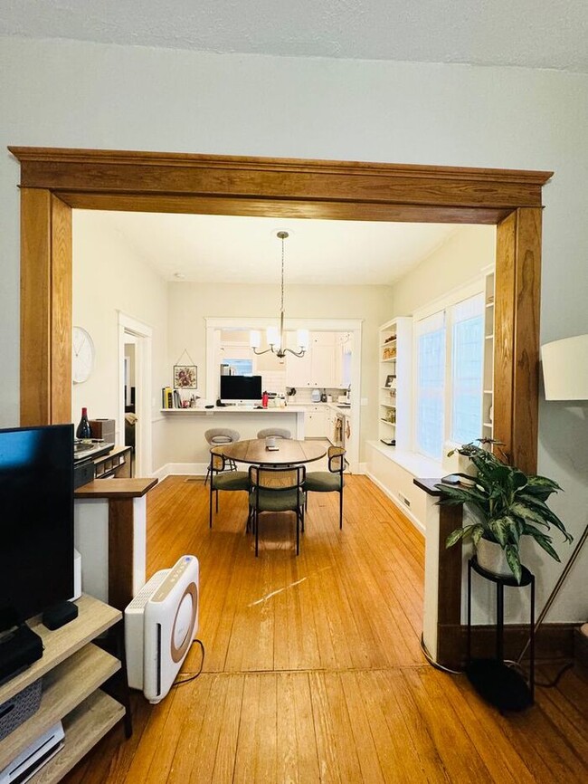 Building Photo - Updated 2 bed/ 1 bath House in Old Town Fo...