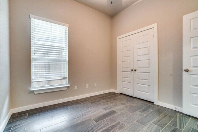 Building Photo - 130 Hidden Springs Dr
