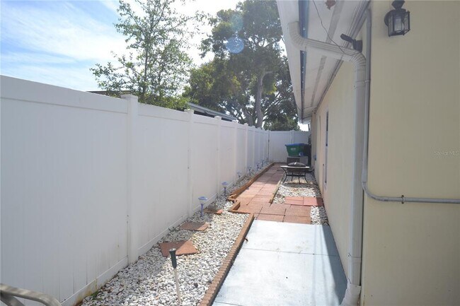 Building Photo - 1712 Suffolk Dr