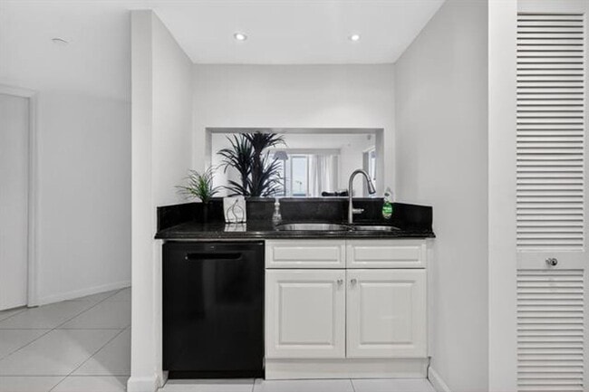 Building Photo - 9595 Collins Ave Ave