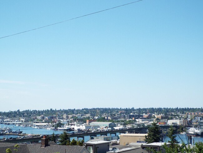 Building Photo - Queen Anne 1-Bedroom Apartment for Rent |  Pet Friendly & On-Site Laundry in Quiet 4-Unit Building