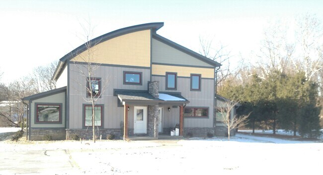 Primary Photo - 815 S Shane St