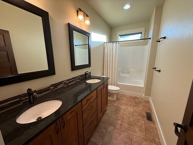 Building Photo - 45 Spain Bridge Cir Dr