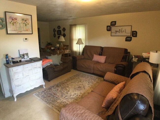 Building Photo - Blacksburg, 3 BR / 2.5 BA, Available September 19th