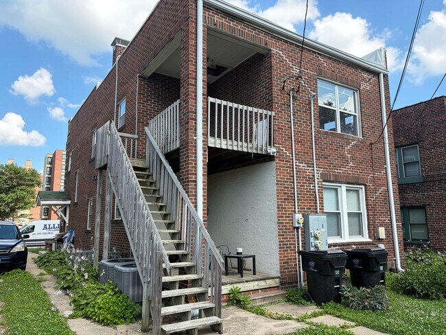 Building Photo - 1306 N Main St