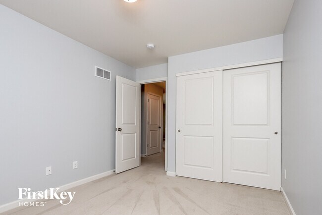 Building Photo - 6021 New Town Dr