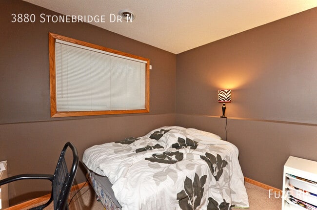 Building Photo - 3880 Stonebridge Dr N