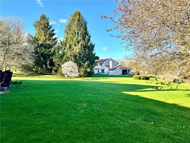 Building Photo - 100 Drumlin View Dr