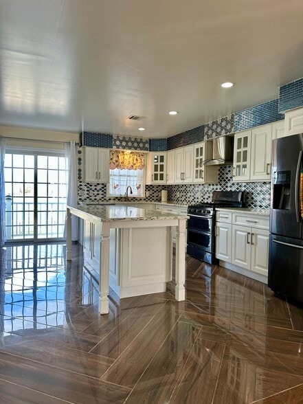 Building Photo - 3 Harbor Front Ct