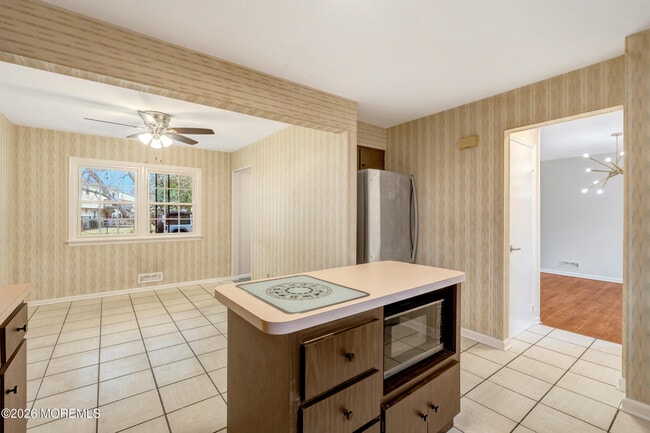 Building Photo - 429 Lake Ave