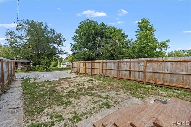 Building Photo - Totally Renovated & Totally Adorable - Sec...