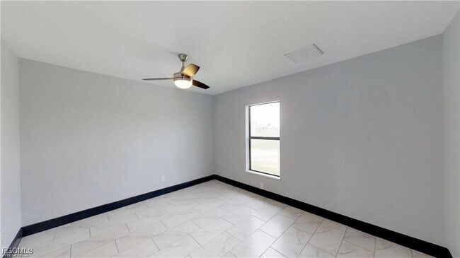 Building Photo - 1315 NE 8th Pl