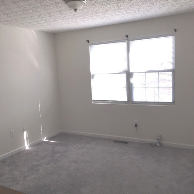 Building Photo - Tates Creek Village. 1st Floor Master BR!  260204