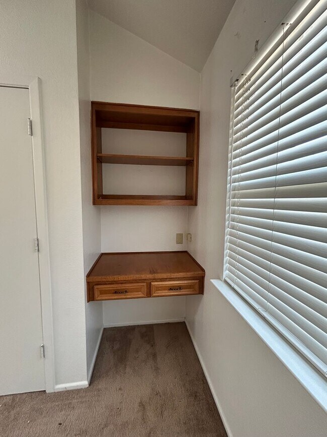 Building Photo - Two Story Townhouse in Esmond Estates