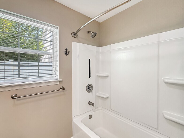 Building Photo - 21 Pine Forest Dr