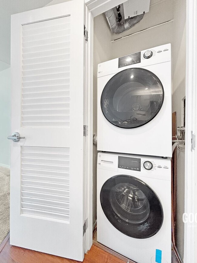 Building Photo - Beautiful 1B/1BA Condo in Downtown Near Petco Park W/ Views, A/C, W/D, Balcony, Rooftop Deck & Gym!