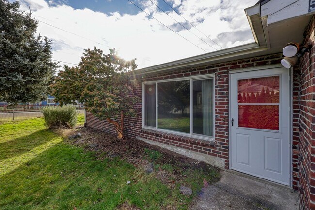 Building Photo - 503 N 5th Ave SW
