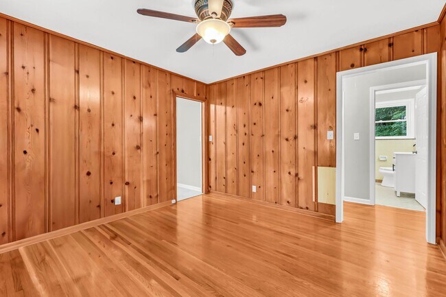 Building Photo - 613 Channell Dr