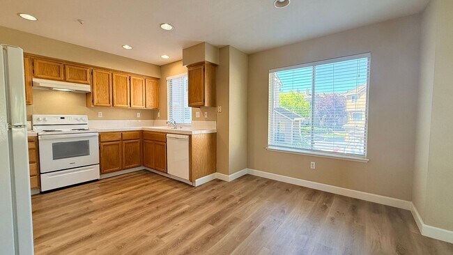 Building Photo - 401 Skylark Ct