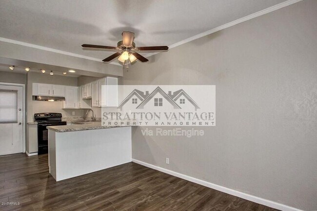 Building Photo - 810 E Colter St