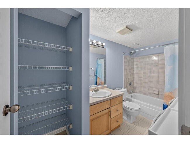 Building Photo - 78 10th St E