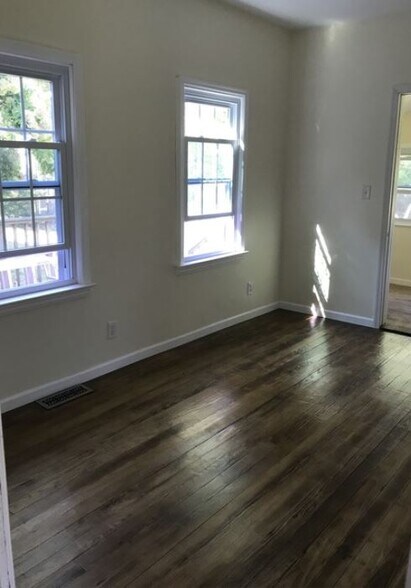 Building Photo - 119 Croton Park Rd