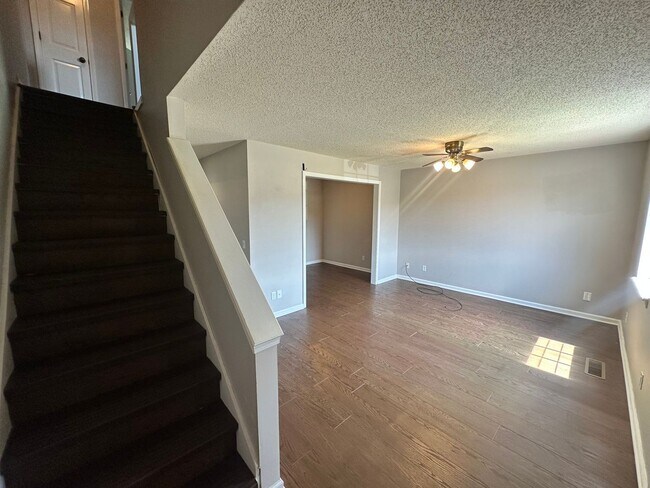 Building Photo - 904 Southwood Dr