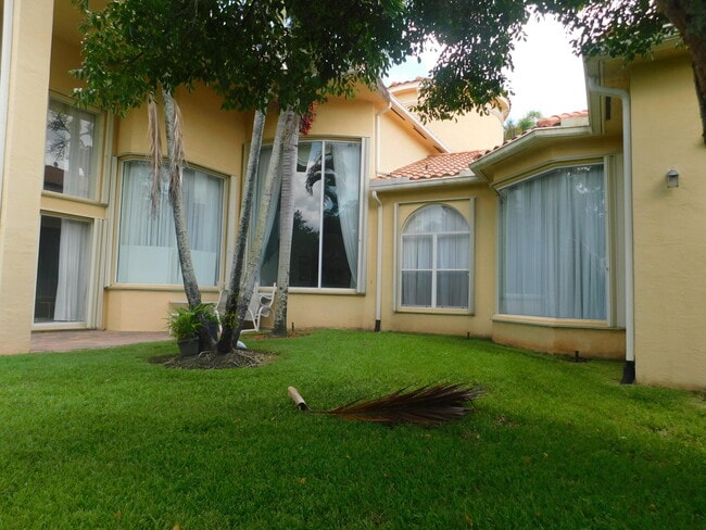 Building Photo - 2613 Treanor Terrace