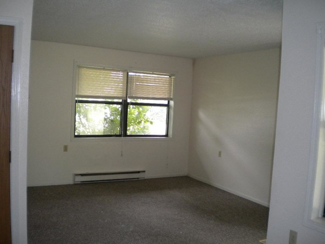 Building Photo - 300 West Clay # 7