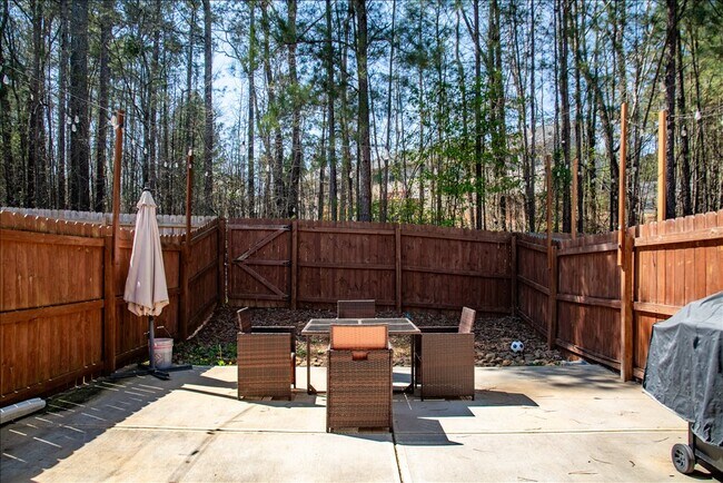 Building Photo - 2514 Piering Dr