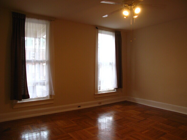 Building Photo - 205 W 29th St