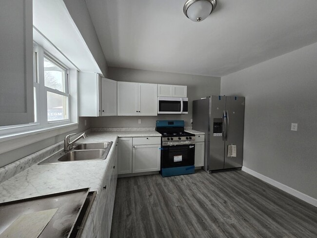 Building Photo - 1044 Hobart St