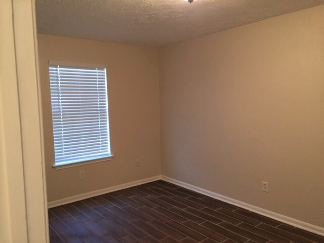 Building Photo - 8323 Quail Hills Dr