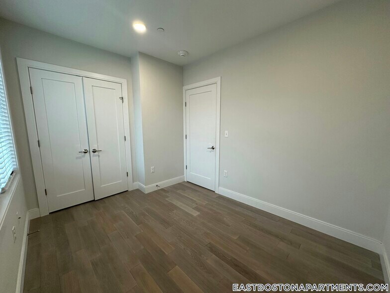 Building Photo - 152 Liverpool St