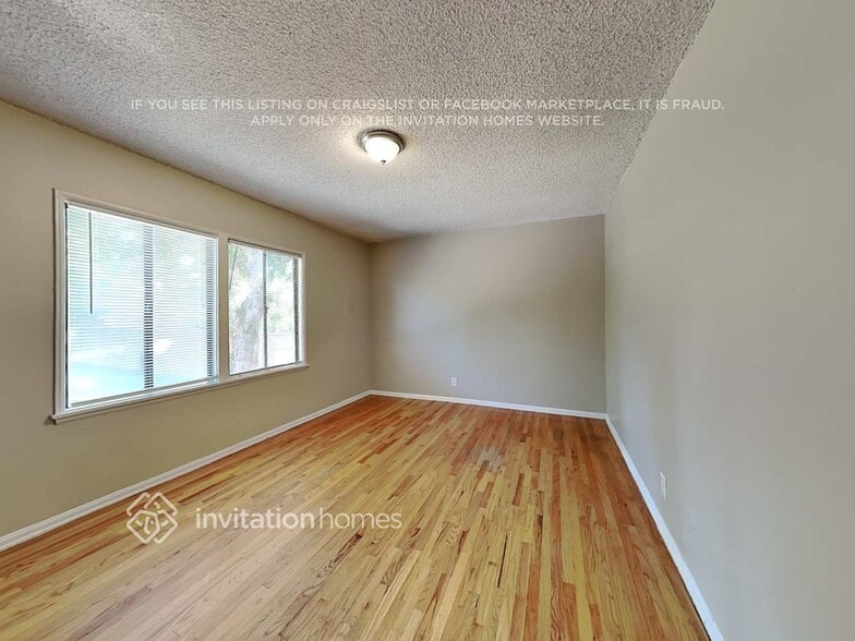 Building Photo - 15040 Valerio St