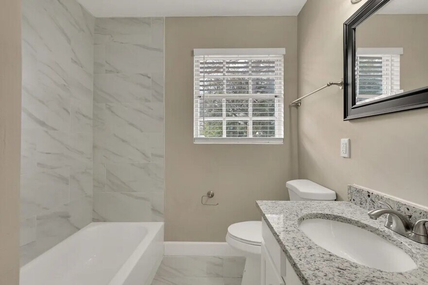 Building Photo - 1650 Cezanne Dr W