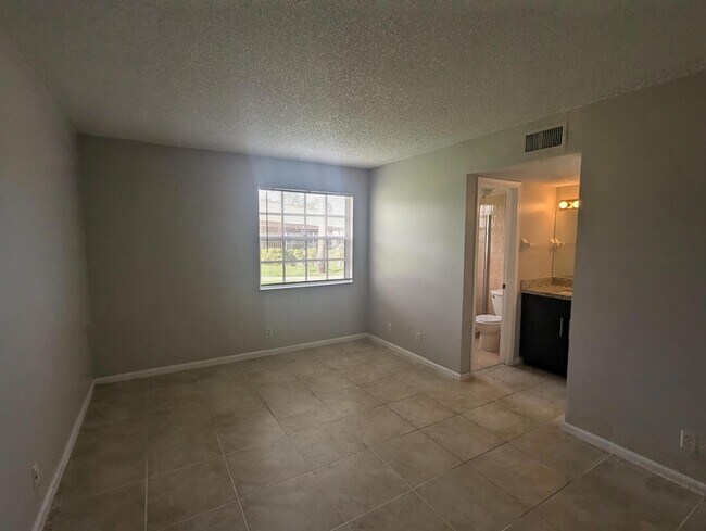 Building Photo - 4659 Oak Terrace Dr