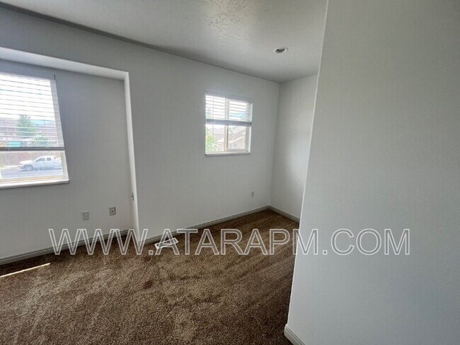 Building Photo - 574 Northlake Dr