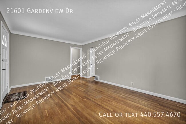 Building Photo - 21601 Gardenview Dr