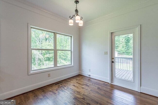 Building Photo - 1410 Eastland Rd SE