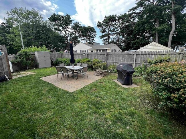 Building Photo - 159 Hills Beach Rd