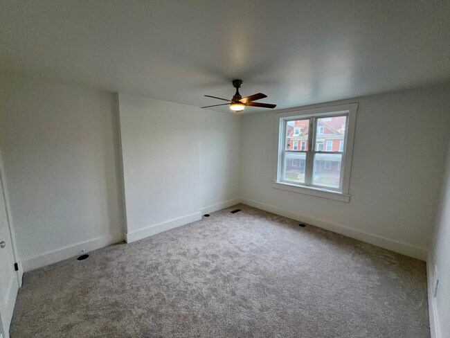 Building Photo - 226 Gross St