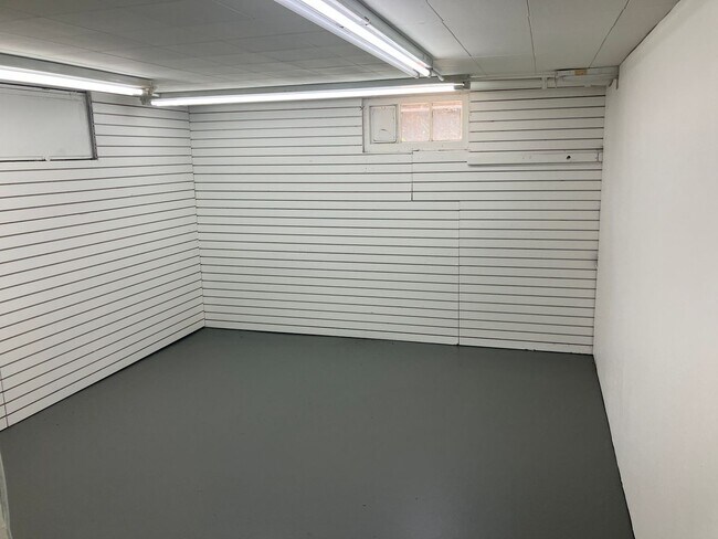Building Photo - Half off first full month's rent! Charming...