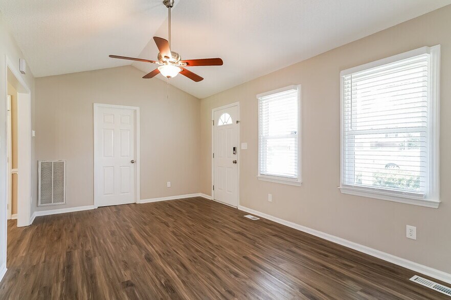 Building Photo - 1024 Holly Pointe Dr