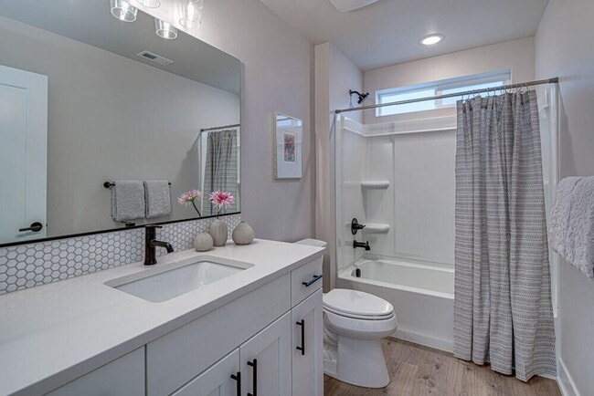 Building Photo - BRAND NEW 3 Bedroom in the desirable Easto...